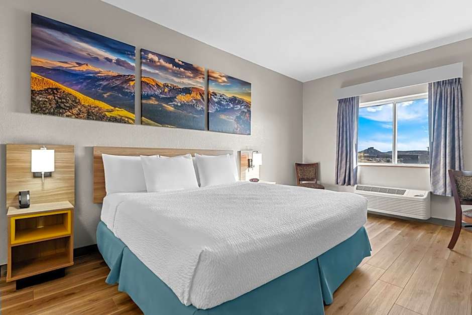 Days Inn & Suites by Wyndham Castle Rock