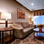 La Quinta Inn & Suites by Wyndham Lackawanna - Buffalo