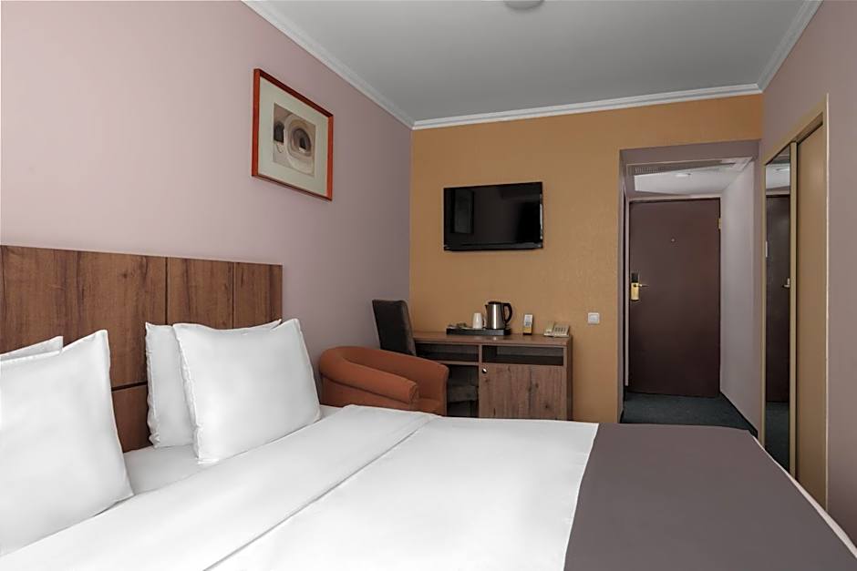 Ani Plaza Hotel