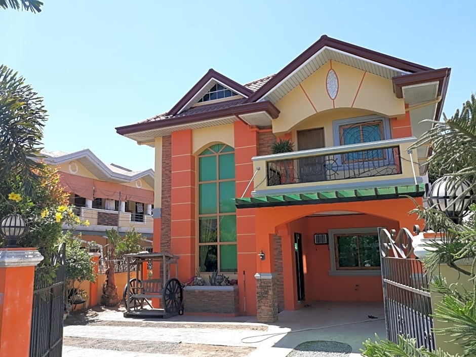 The Orange House - Vigan Villa
