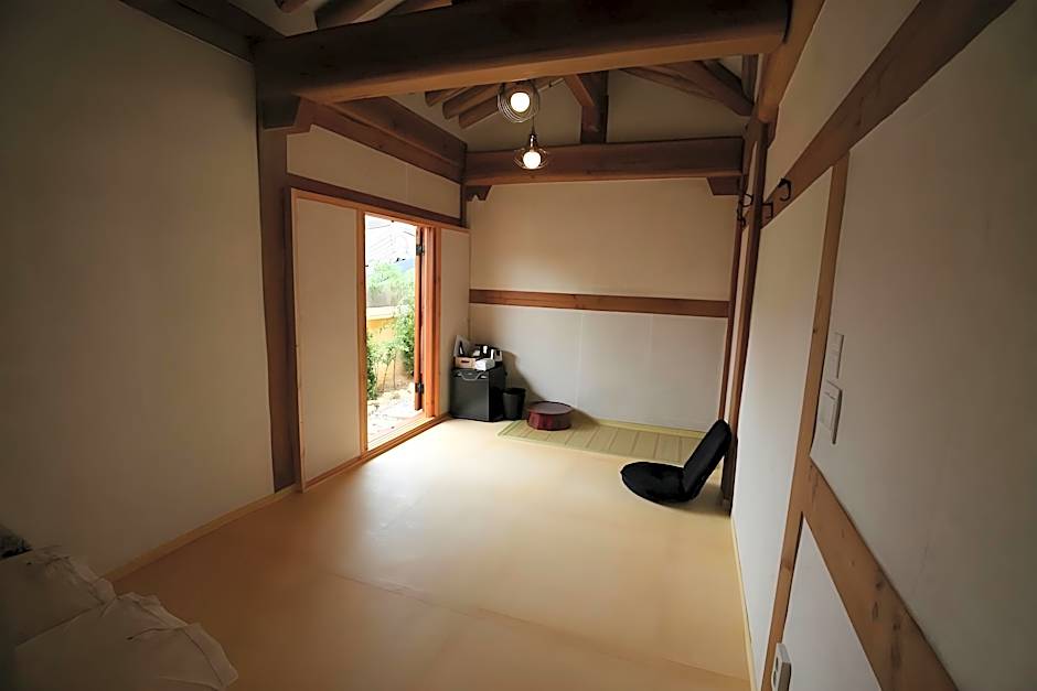 Gaeunchae Hanok Guesthouse Jeonju 2 (Korea Quality)
