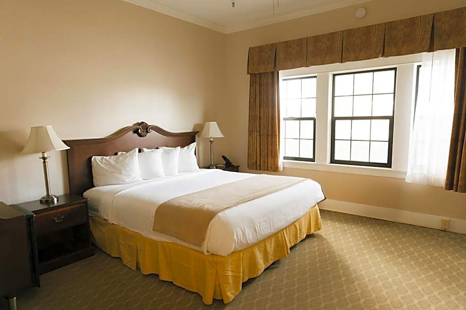 Historic Santa Maria Inn