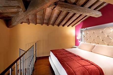 LARGE DOUBLE ROOM