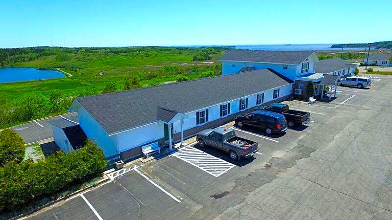 Econo Lodge Inn & Suites