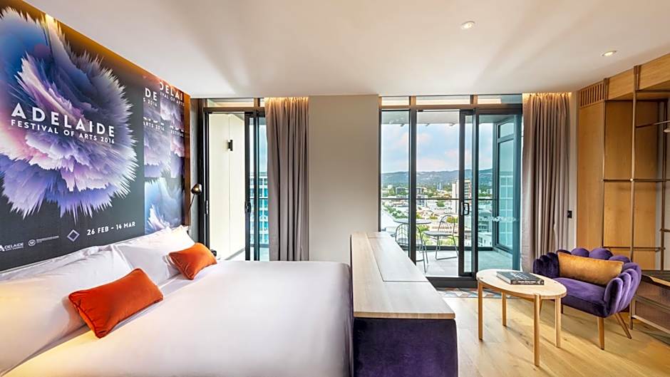 Photo 1 of 7 of Premium 1 King Bed, Balcony