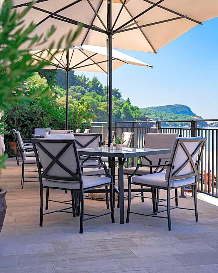 Hotel California by Aycon