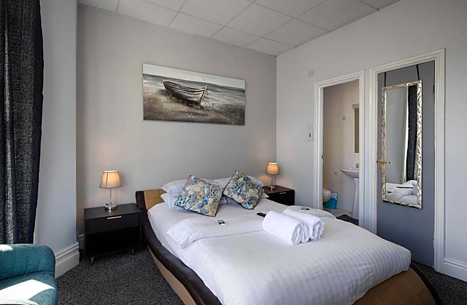 100 Pipers Hotel