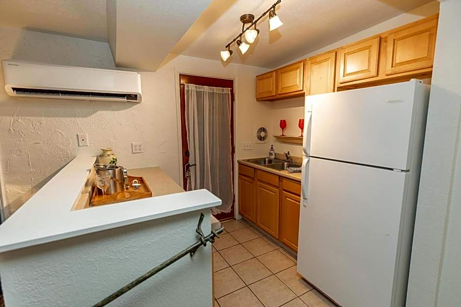 Old Ranch Inn - Adults Only 21 & Up