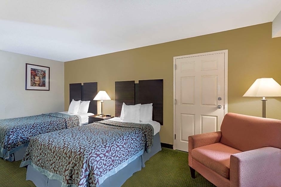 Days Inn & Suites by Wyndham Columbia Airport