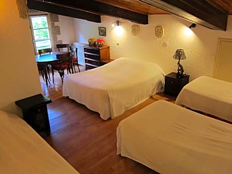 Family room-Ensuite with Bath-CH 05