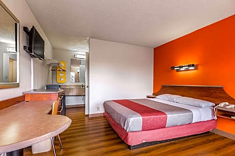 Deluxe Queen Room - Non-Smoking