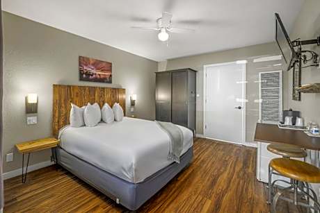 Wheelchair accessible single room