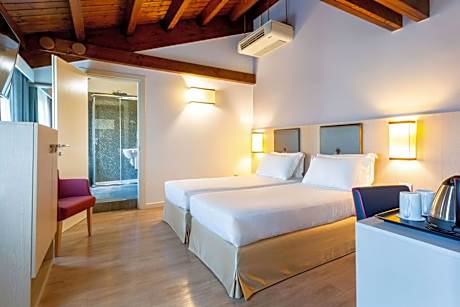Comfort Twin Room - Non-Smoking