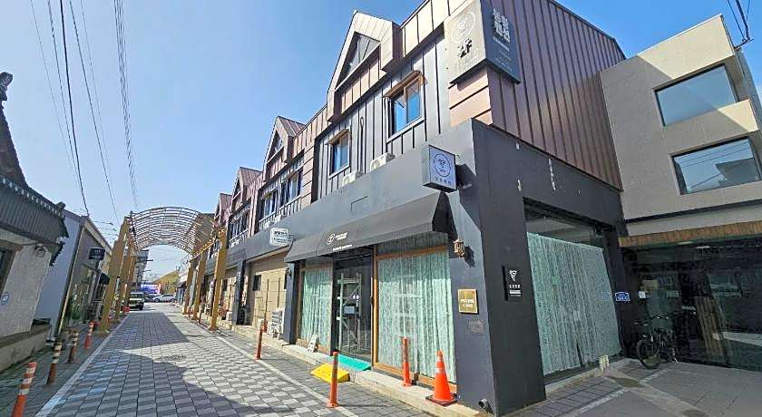 Gyeongju BongwhangMansion