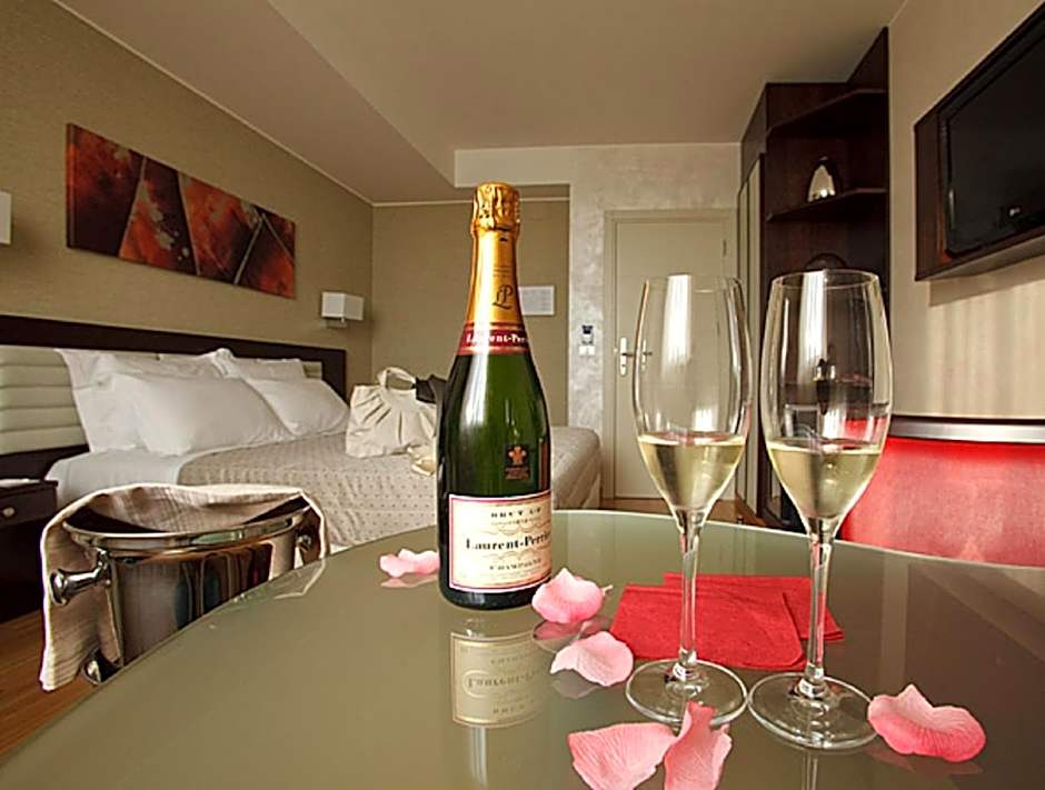 Breaking Business Hotel