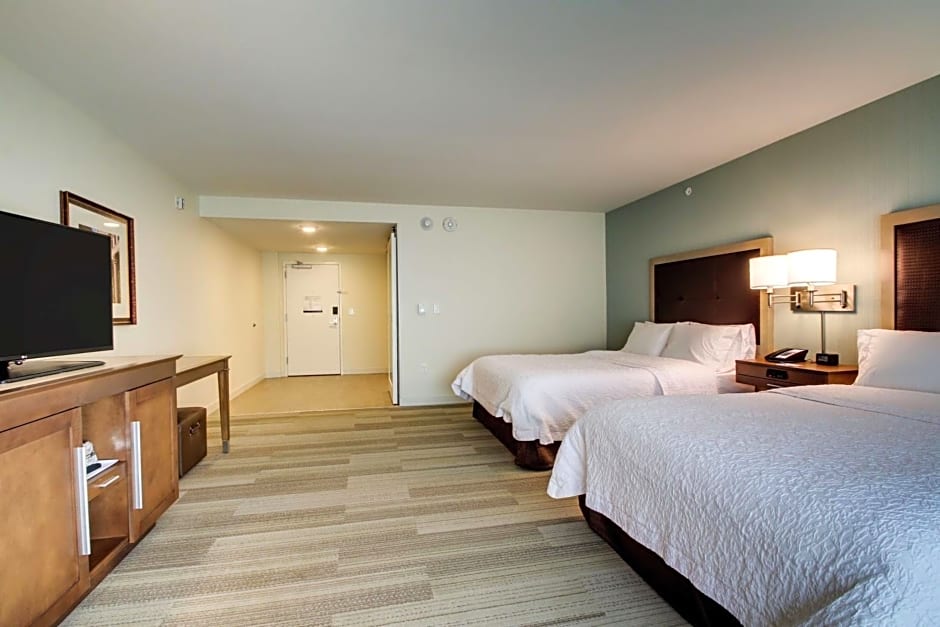 Hampton Inn By Hilton & Suites Milwaukee West