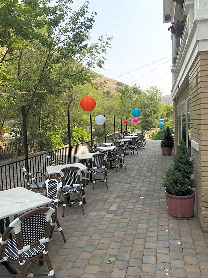 Riverside Hot Springs Inn & Spa - Adults Only