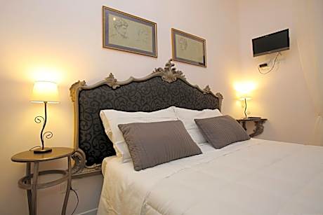 Quadruple Room with Private Bathroom