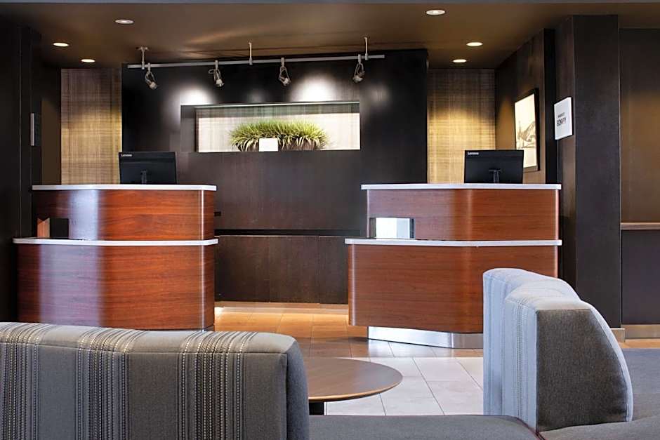 Courtyard by Marriott Oakland Airport