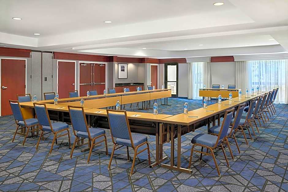 Courtyard by Marriott Kansas City Shawnee