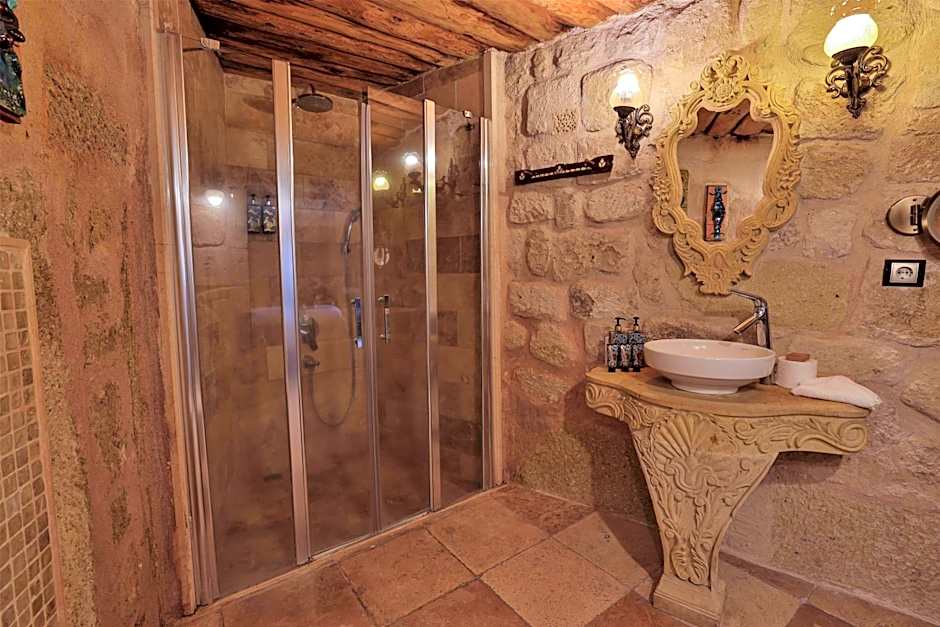 Elika Cave Suites & Spa