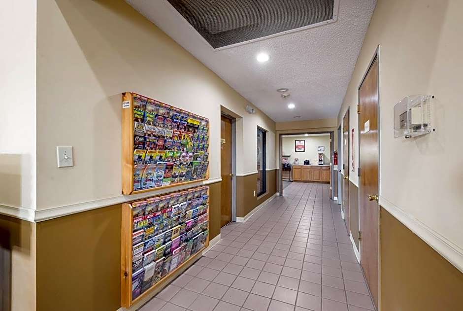 Econo Lodge Inn & Suites Knoxville East