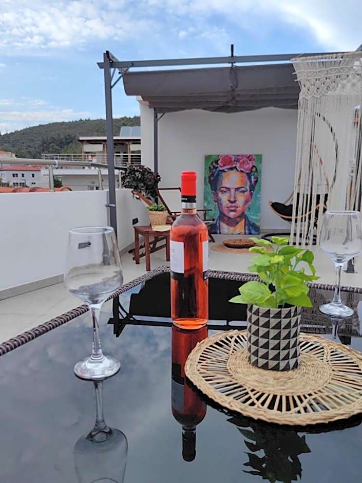 Wide Blue Luxury Boutique Suites