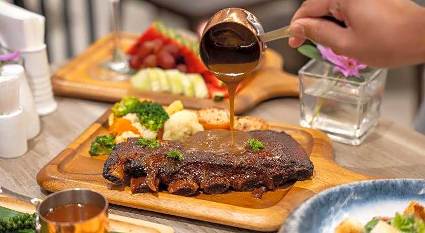 PARKROYAL Suites Bangkok