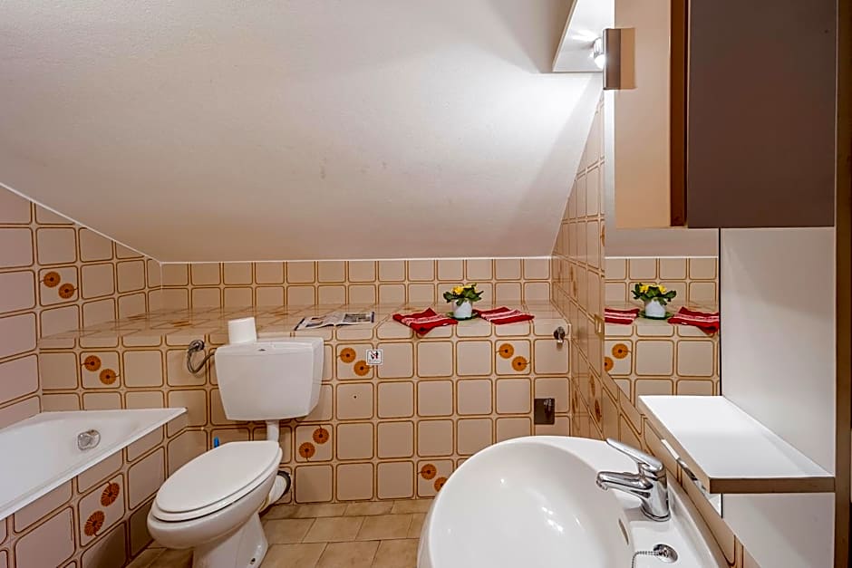 Loano Apartment Pool & Garden