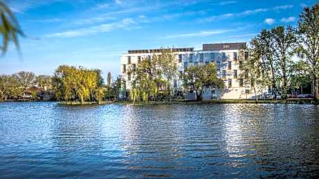 Best Western Plus Lakeside Hotel