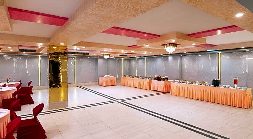 Foxoso Taj View Hotel