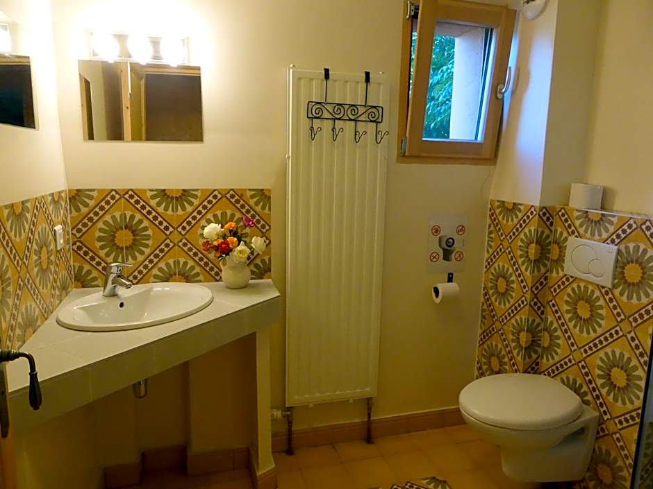 Eco-hôtel et Yourtes du Mercantour