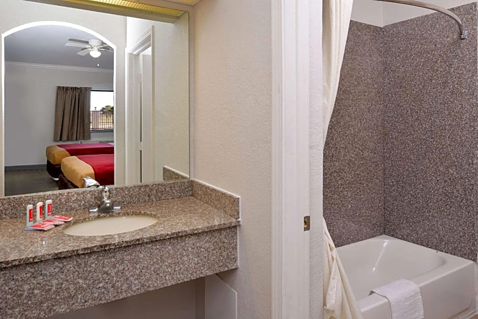 Econo Lodge Inn & Suites Port Arthur near Sabine Pass