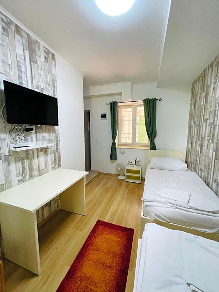 Easy Star Hotel