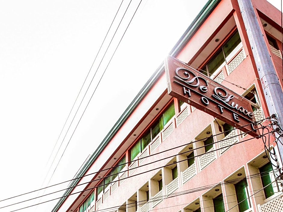 De Luxe Hotel