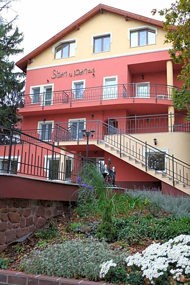 Stan és Panzió