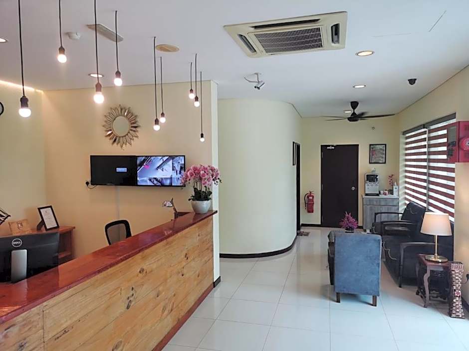 OYO 90883 Pavilion Inn Hotel