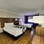 La Quinta Inn & Suites by Wyndham Kansas City Lenexa