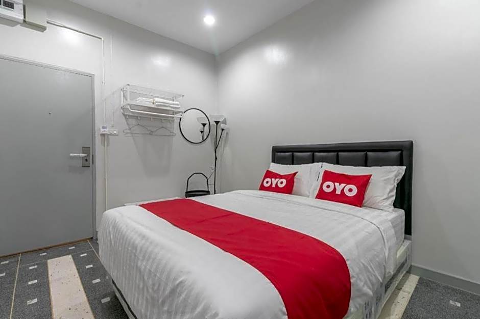 OYO 818 Suksomboon Residence