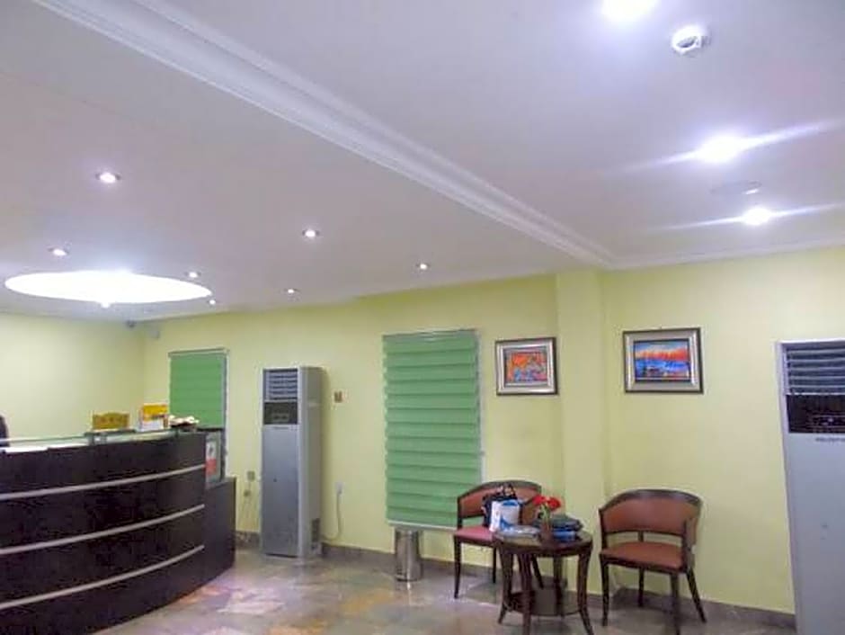 Cilcrest Hotel and Lounge