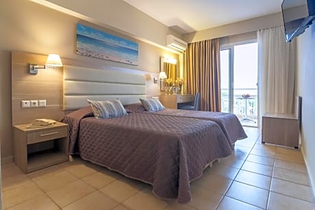 Superior Plus Twin Room with Sea View