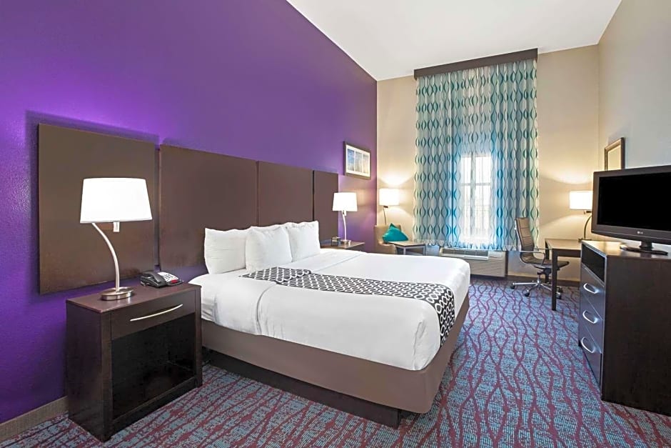 La Quinta Inn & Suites by Wyndham Pasadena North