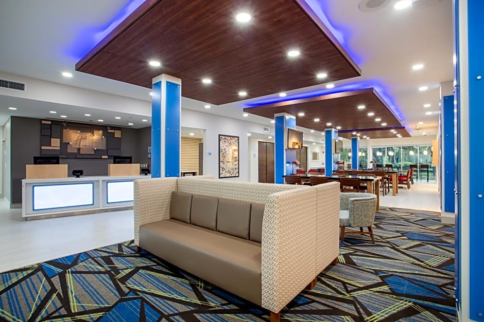 Holiday Inn Express And Suites Deland South