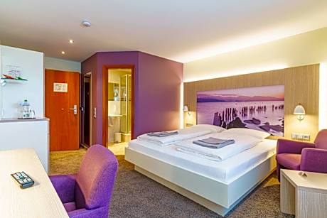 Comfort Queen Room with Balcony