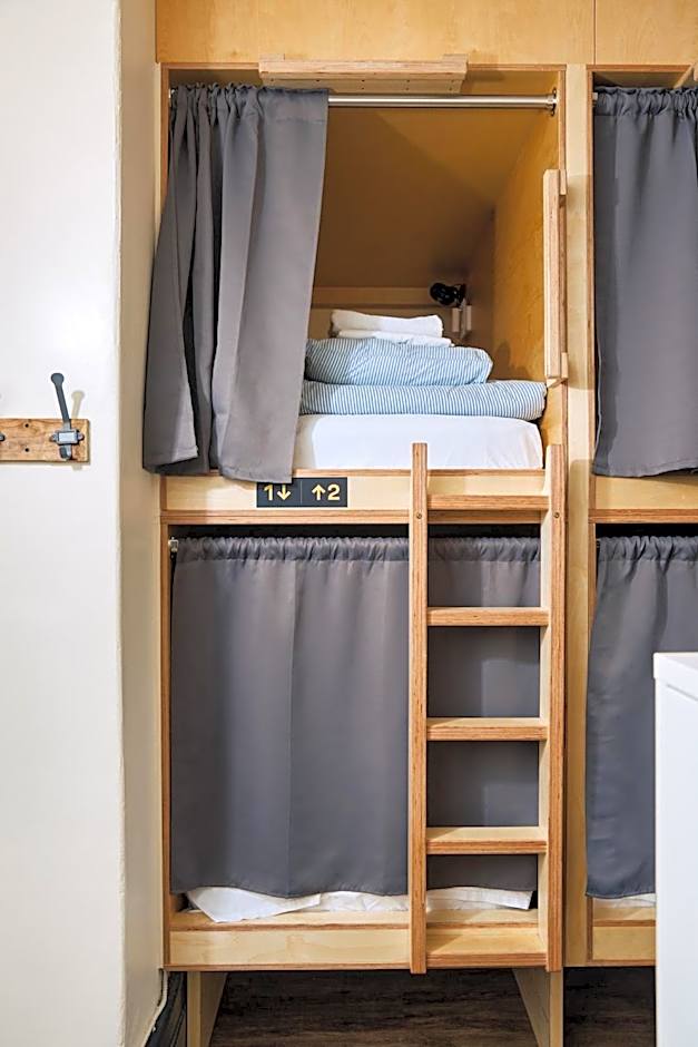 Saintlo Ottawa Jail Hostel