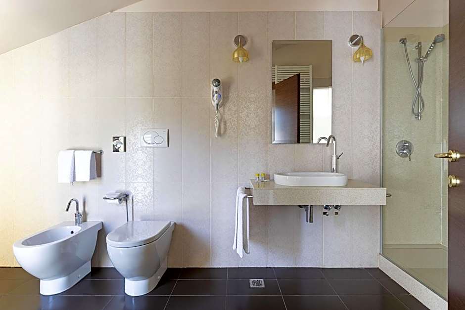 Photo 1 of 4 of Quadruple Room