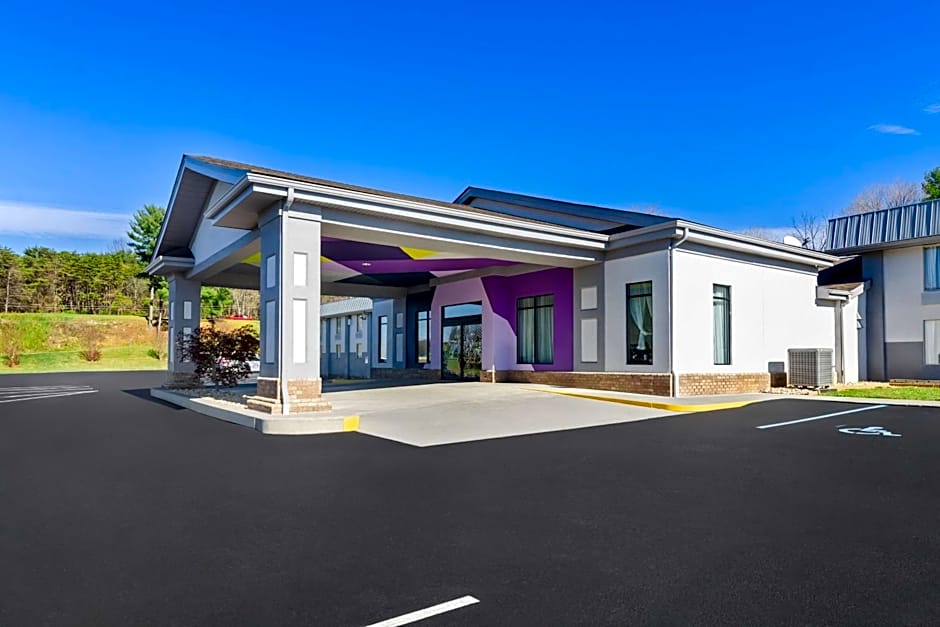 Spark by Hilton Daleville Roanoke North