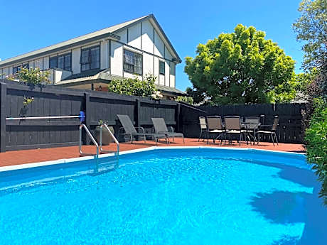 Knightsbridge Court Motor Lodge