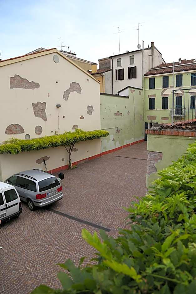 Hotel Mantegna Stazione, MantegnaHotels