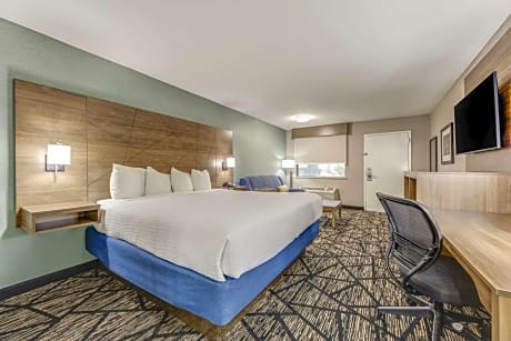 King Room with Walk-in Shower and Sofa Bed - Mobility Access/Non-Smoking